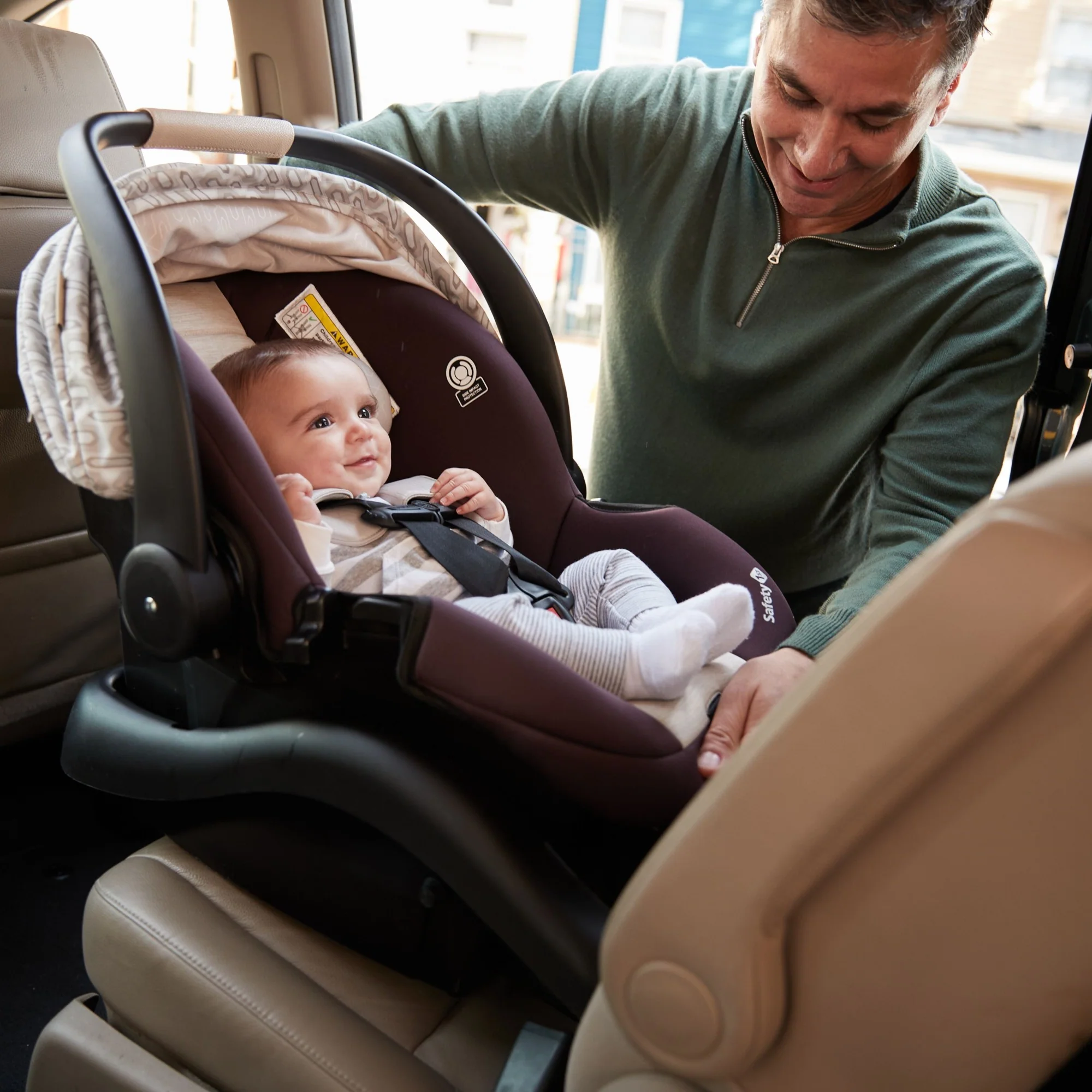 Deluxe Grow and Go™ Flex 8-in-1 Travel System - Image 3